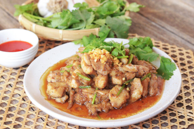 Thai Chicken Garlic Stir Fry (Gai Pad Kratiem)